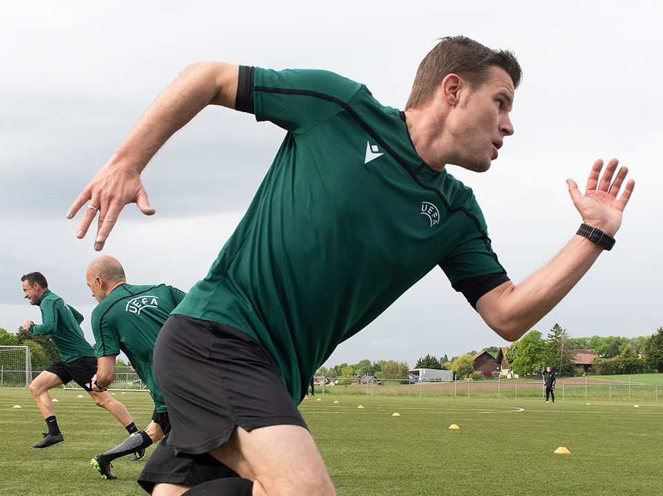 Maglie, merchandising e accessori ufficiali Arbitri Uefa | Macron
