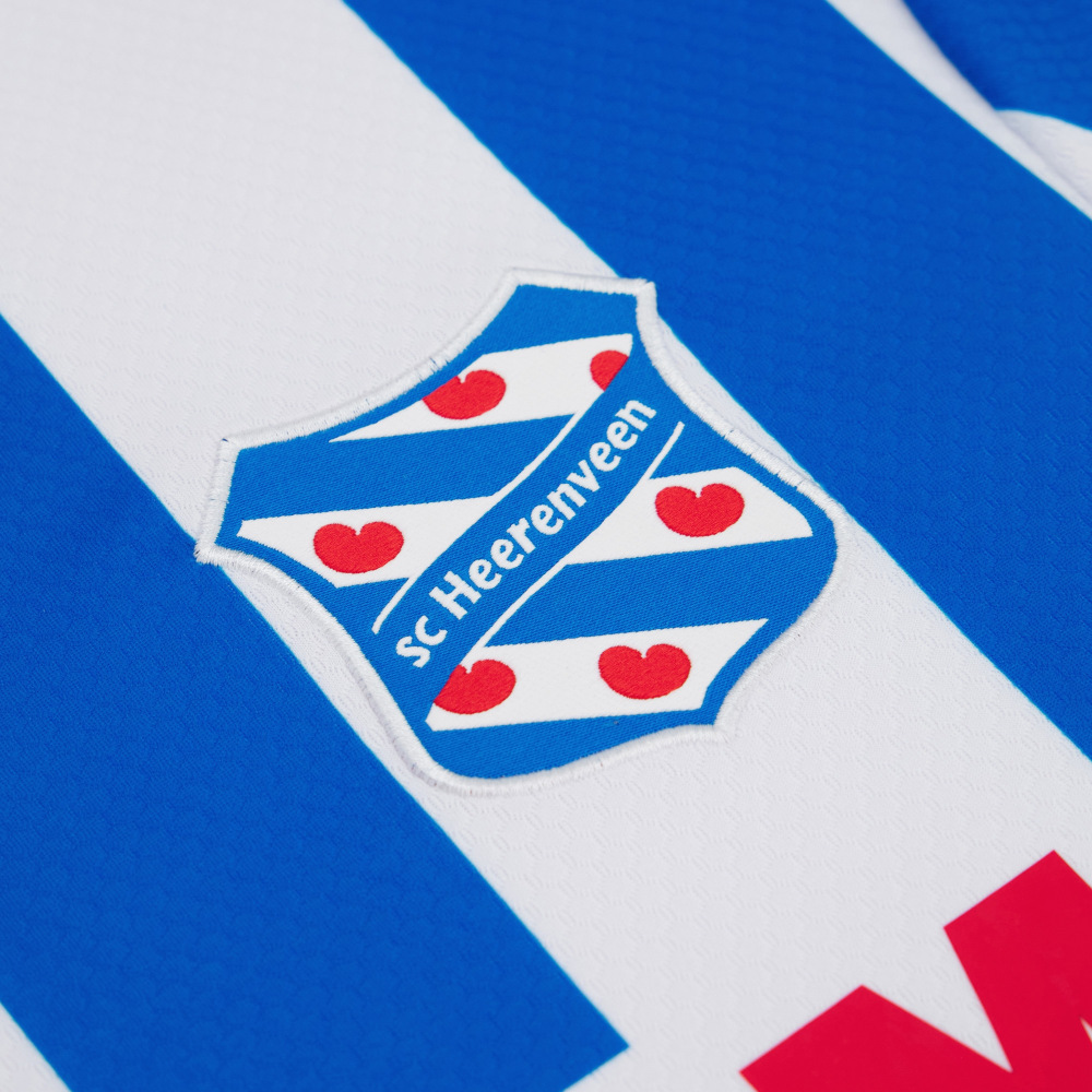 Sortie du maillot domicile 24-25 d'Heerenveen - Footy Headlines FR