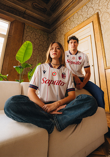 Macron Away | Image 1
