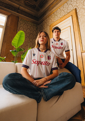 Macron Away | Image 1