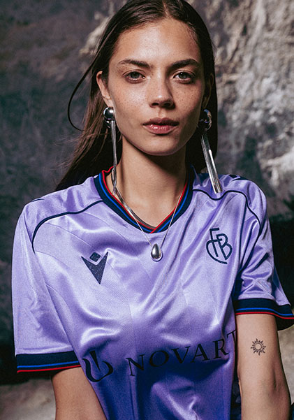 Macron Away | Image 1