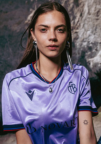 Macron Away | Image 1