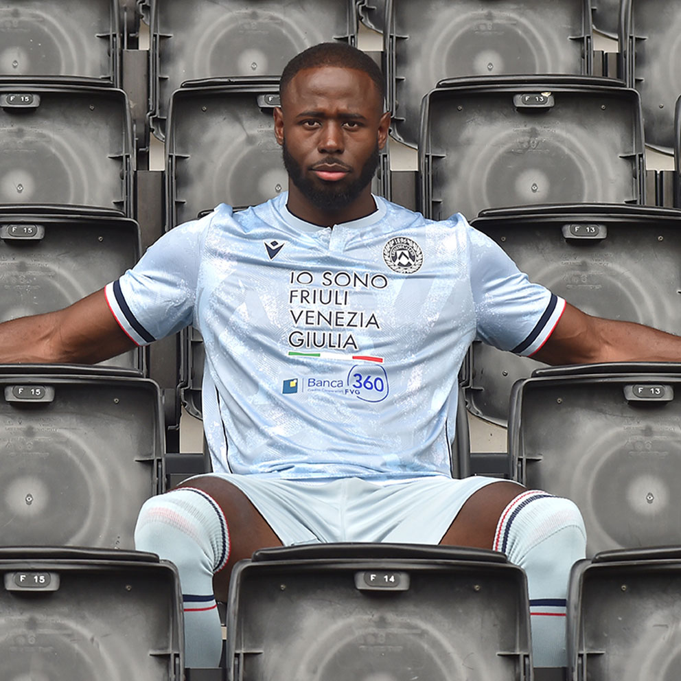 Macron Away | Image 1
