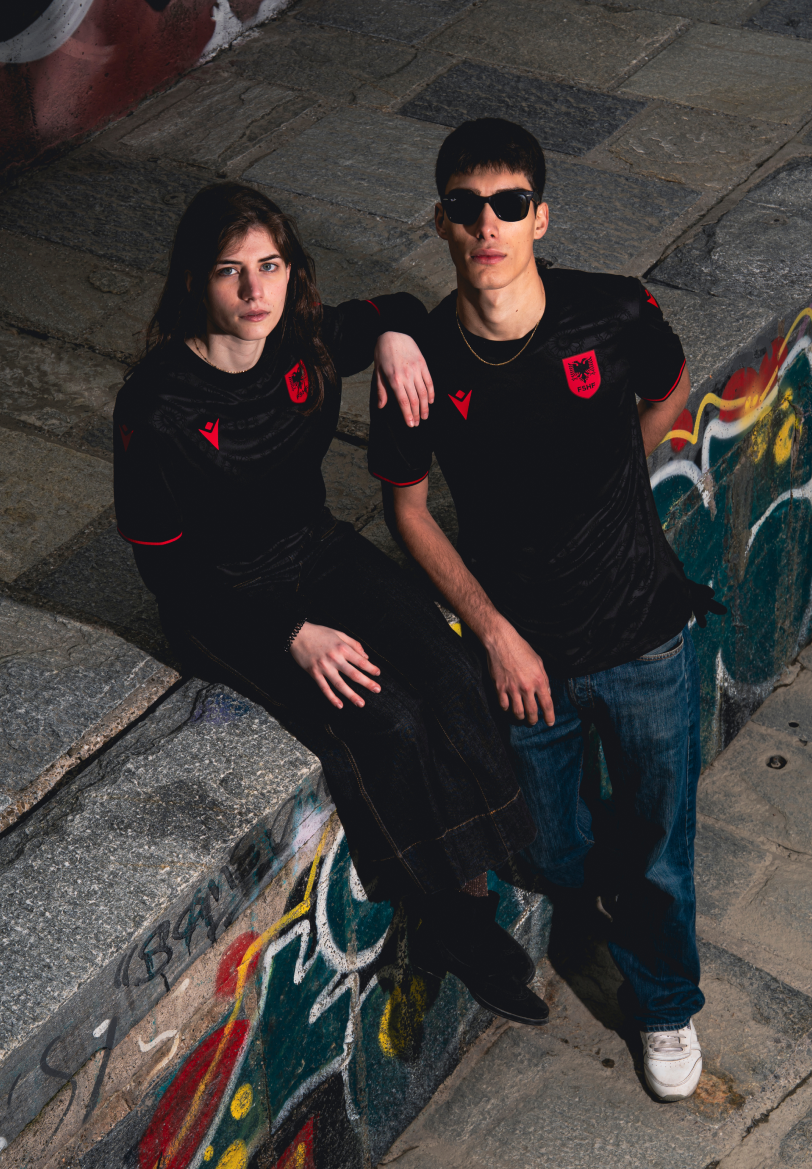 Macron Elegance, character, identity | Image 1