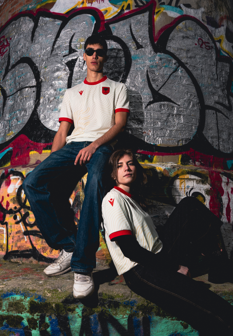 Macron Away | Image 1